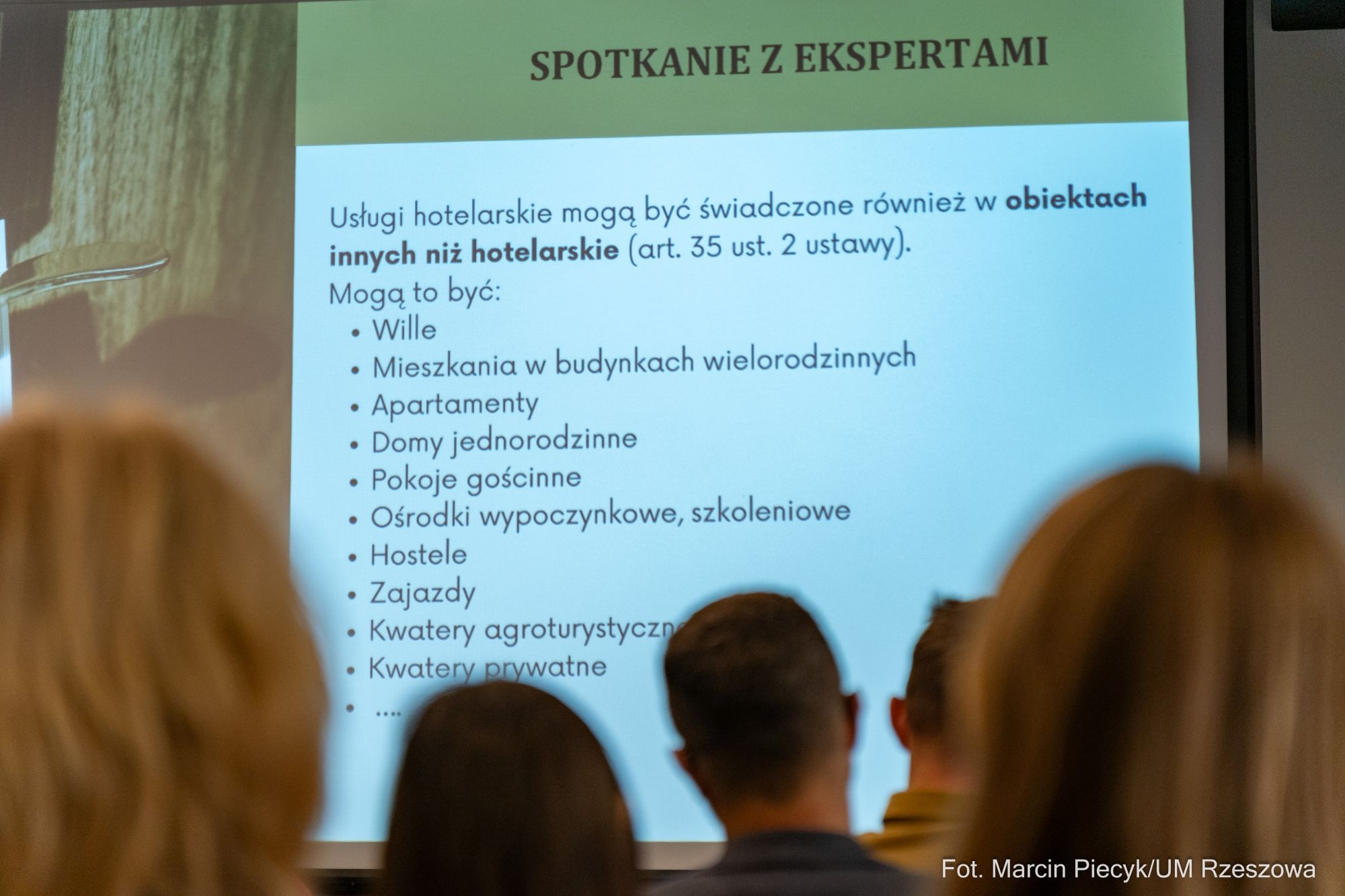 zdjęcie ze spotkania informacyjnego na temat wynajmu kr&oacute;tkoterminowego, fot. Marcin Piecyk, Urząd Miasta Rzeszowa